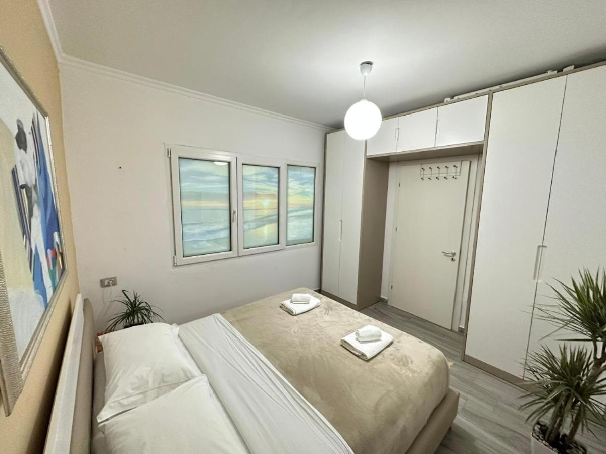 Sofia'S Holiday Apartment Vlore Bagian luar foto