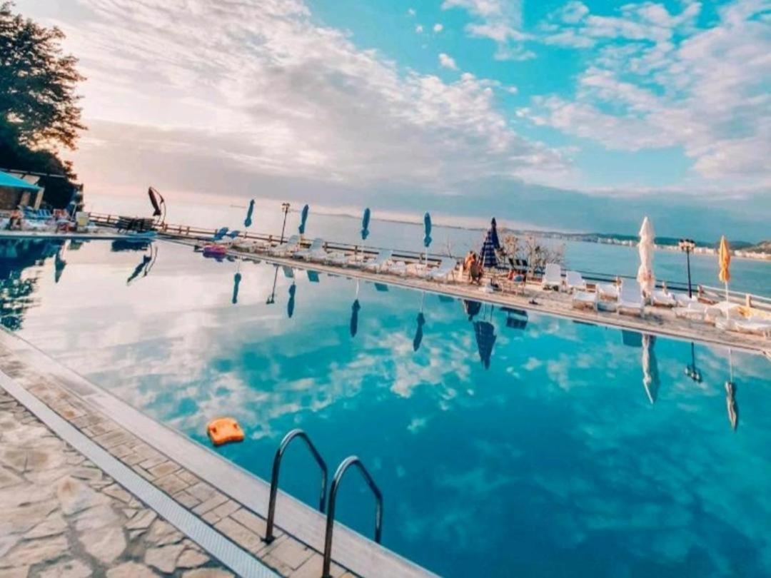 Sofia'S Holiday Apartment Vlore Bagian luar foto
