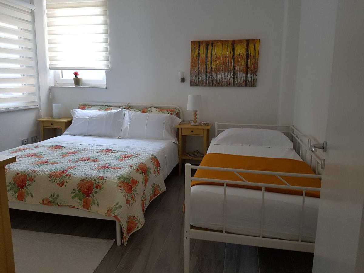 Sofia'S Holiday Apartment Vlore Bagian luar foto